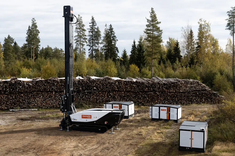 Elevated side view of the GM2000 beside support units.