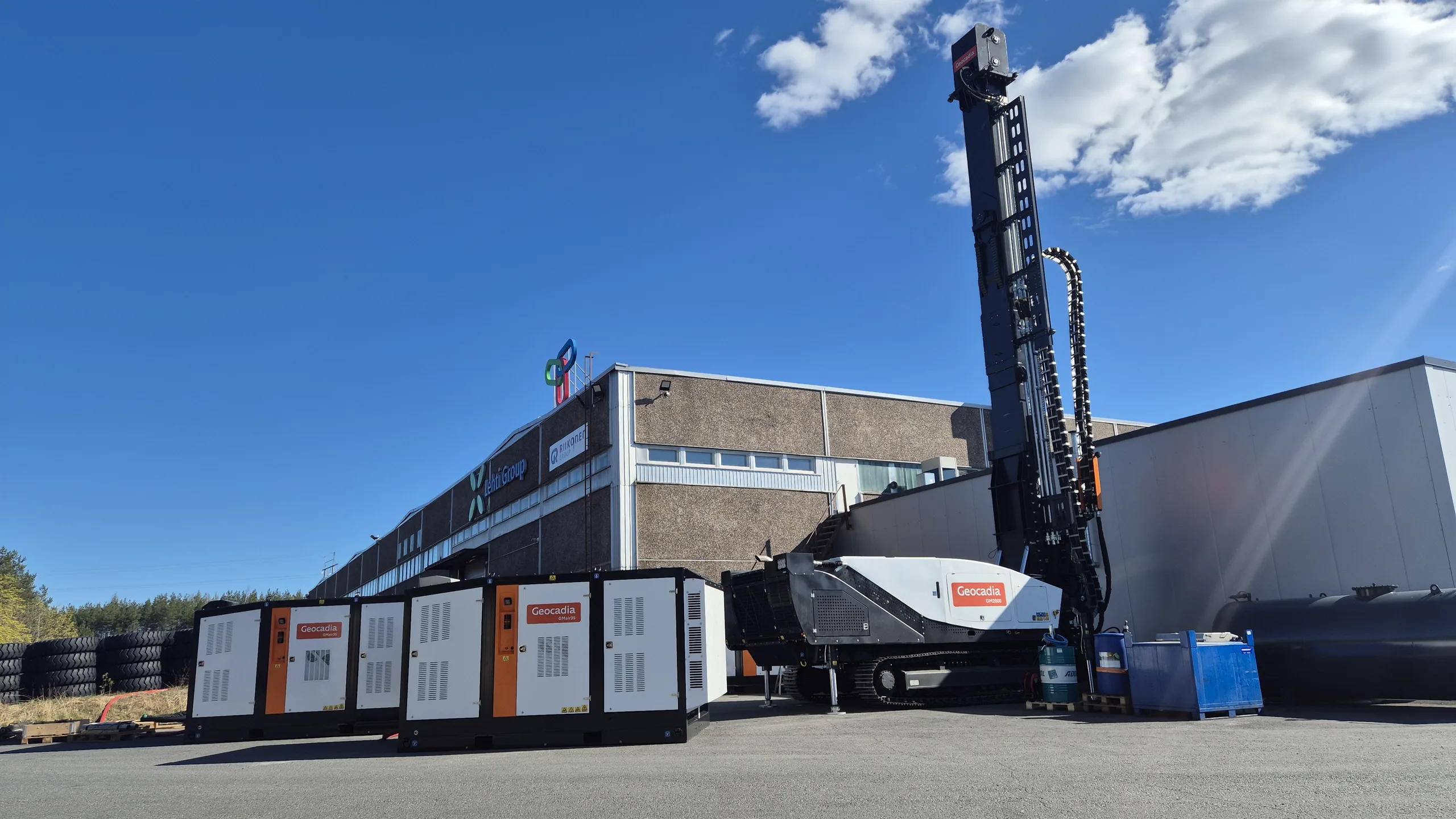 Geocadia GM2000 drilling rig and support equipment at a daylight worksite
