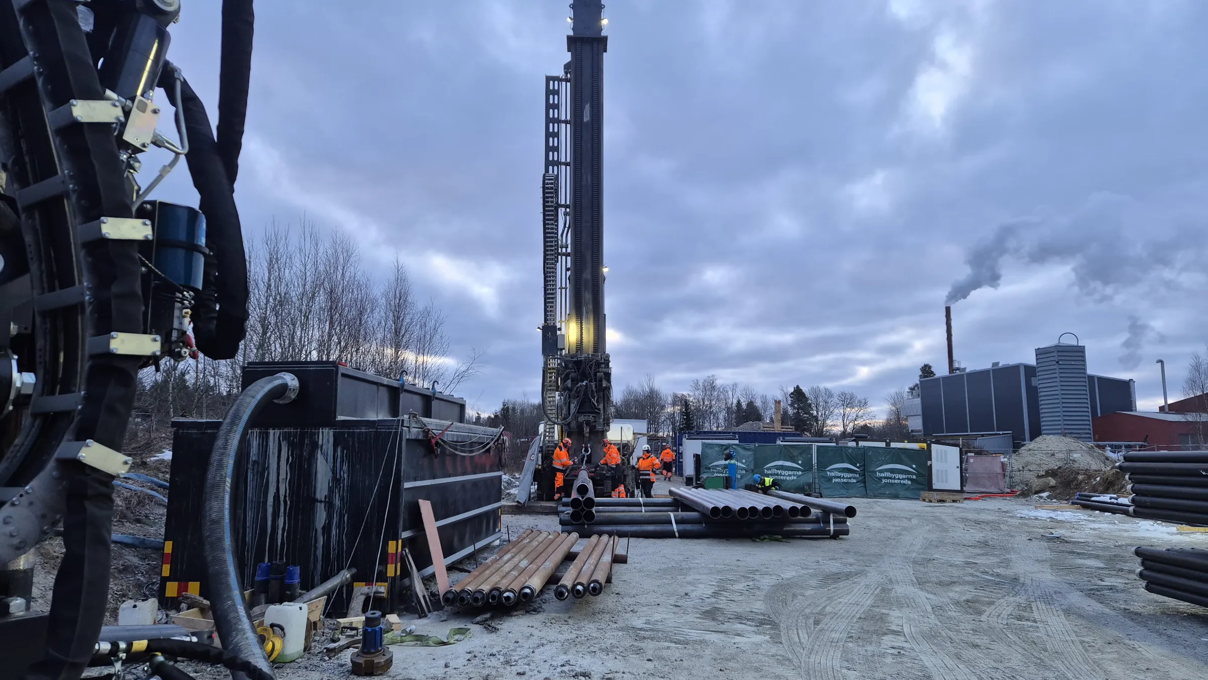 Geocadia drilling crew working beside the GM2000 rig at a winter site